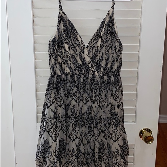 Alice and Olivia Surplice Scalloped Hem Dress - Picture 4 of 9